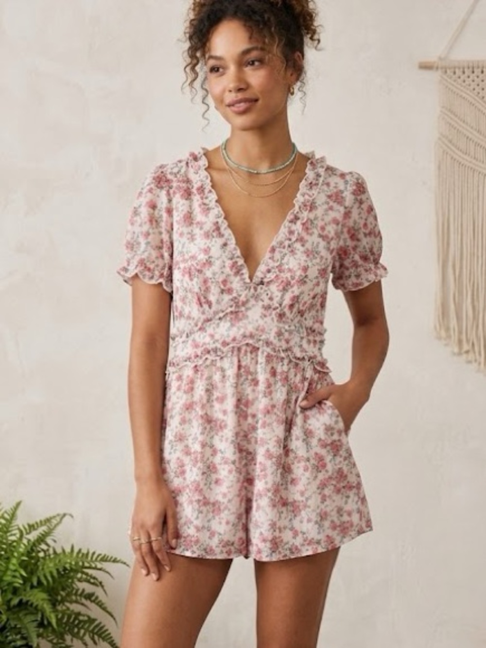 Floral Ruffle Romper off white and pink